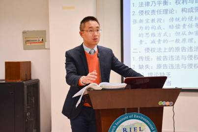 1511837677762351.jpg 20171125损害赔偿法研讨会会议照片/黄忠3.JPG