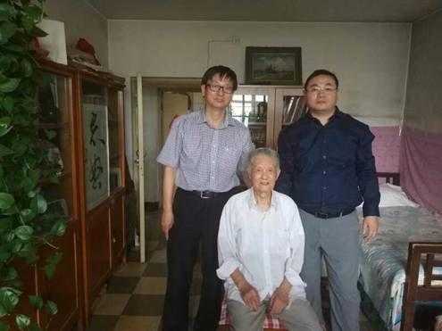 1507625631112790.jpg 与张愍学长合影