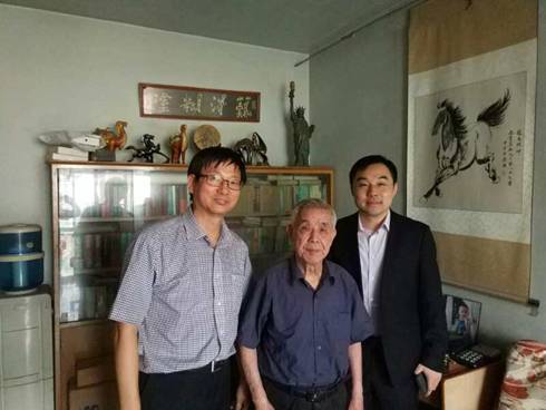 1507625656632997.jpg 与盛禹九学长合影管健