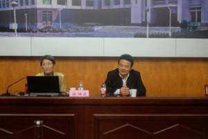 1510212657577056.jpg 主持人