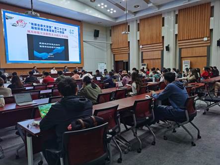 图片包含 室内, 桌子, 房间, 人们描述已自动生成