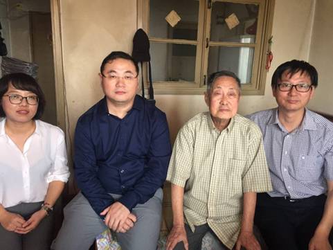 1507625619232801.jpg 与王观强学长合影